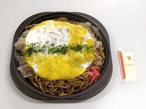 甲子园やきそば（つぶし目玉焼き）
