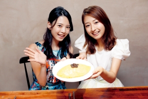 井上真理子さん、冈田彩花さん