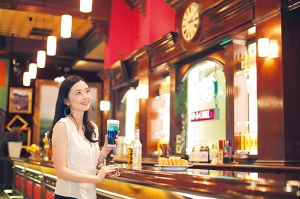 大人はバーで过ごす