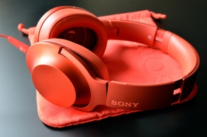 デザインのSONYが全力投球した！モバイル対応ヘッドフォン『h.ear on』