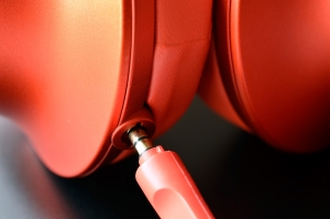 デザインのSONYが全力投球した！モバイル対応ヘッドフォン『h.ear on』