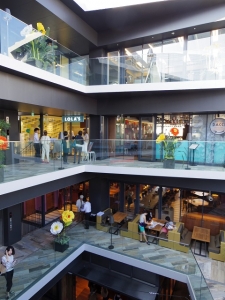 竹下通りすぐ近くに、あえて大人女子を意识した饮食店が揃う「CASCADE HARAJUKU」がオープン