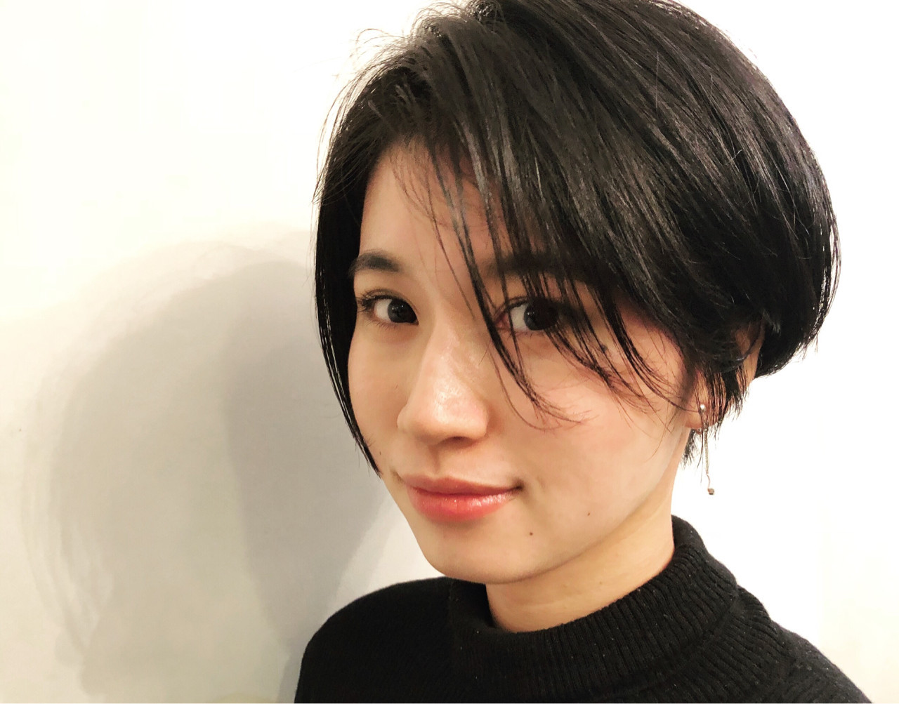 ベージュが抜け感诱う大人可爱いショートボブ♡ 中野 干造