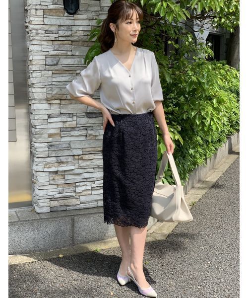 淡灰色实搭缎面衬衣