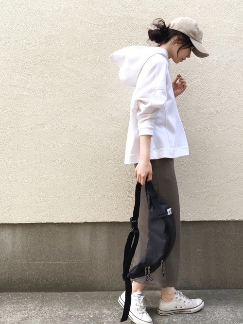 UNIQLO 罗纹长窄裙搭配宽鬆连帽棉质上衣