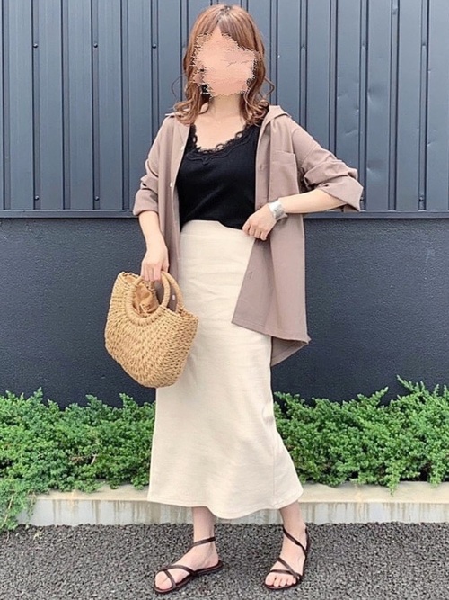 UNIQLO 罗纹长窄裙搭配黑色蕾丝上衣与衬衫外套