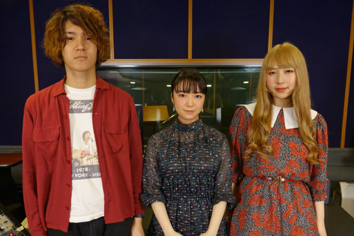 上白石萌音与GLIM SPANKY合影