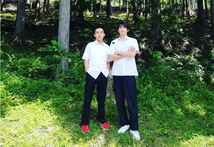 《中学圣日记》 侧拍